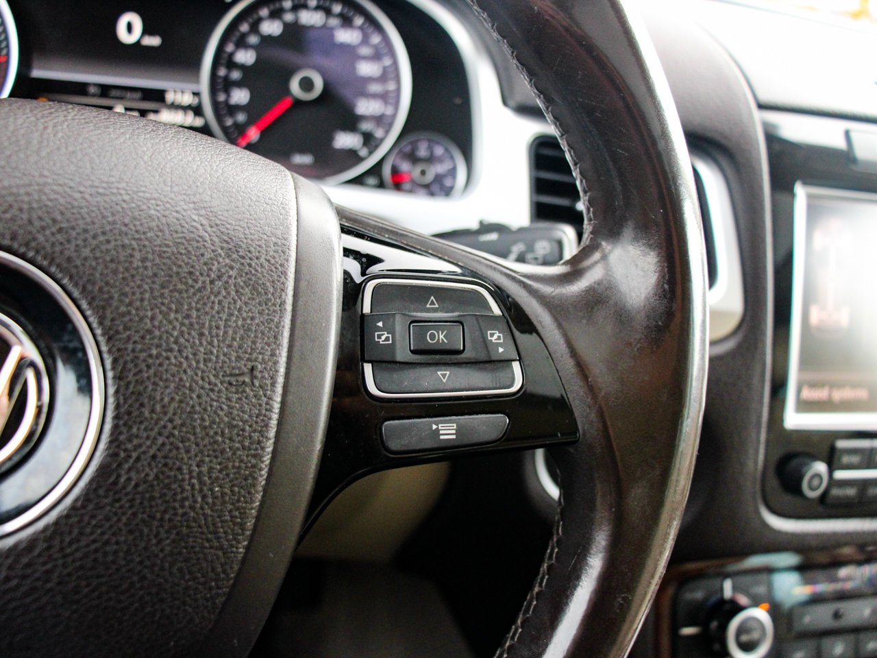 2014 Volkswagen Touareg 4dr TDI Execline Brown Sherwood Park - photo #21