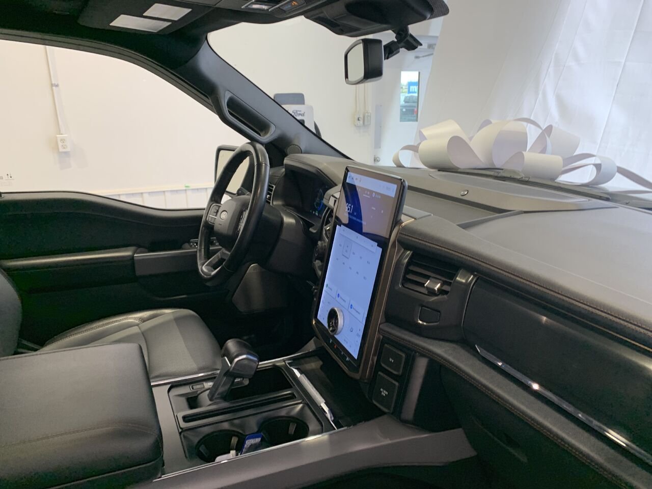 Ford F-150 Lightning LARIAT cabine SuperCrew 4RM caisse de 5,5 pi 2024 Noir Châteauguay - photo #21