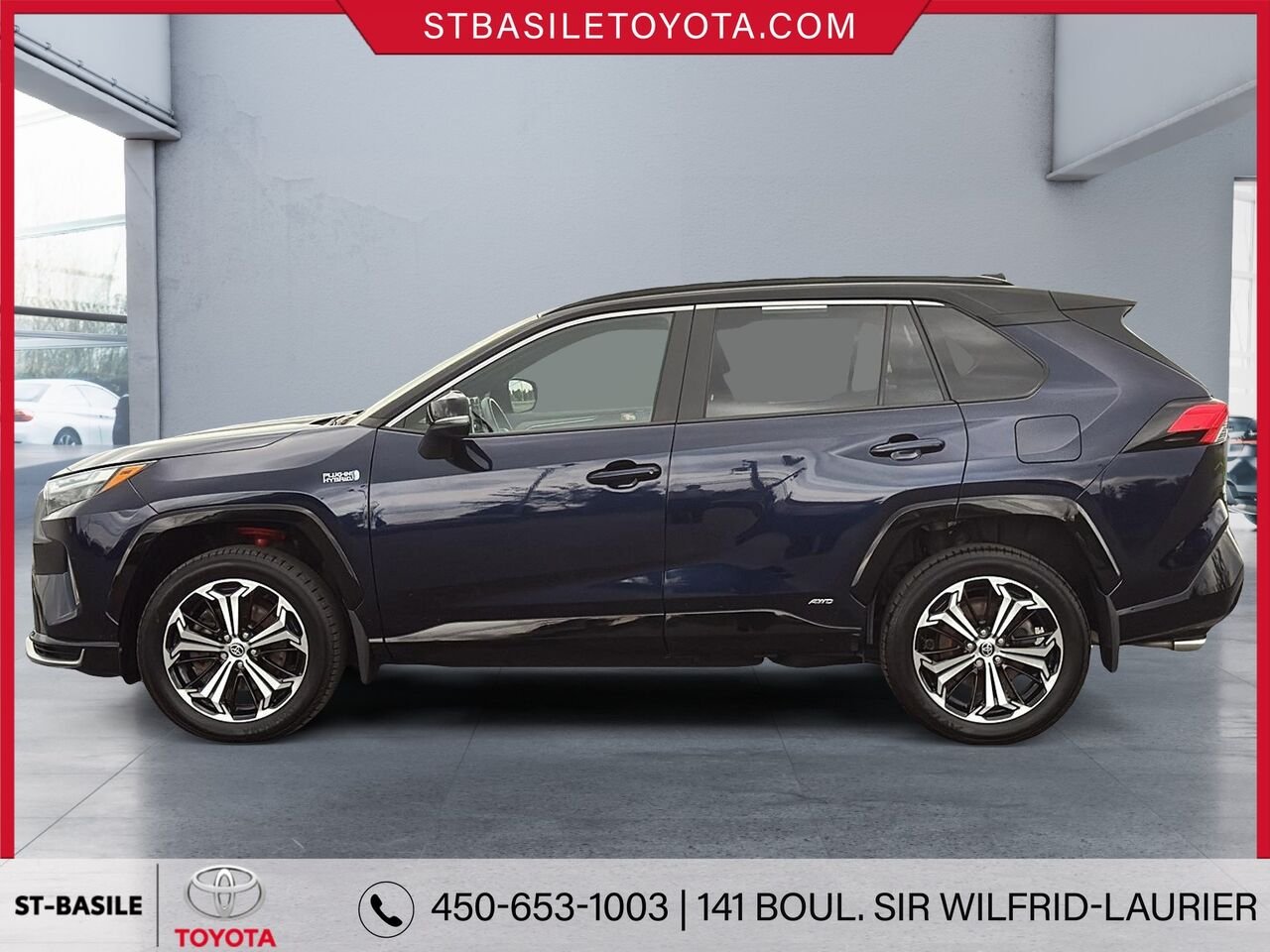 TOYOTA RAV4 PRIME 2024 Bleu héliographique avec toit noir Saint-Basile-le-Grand - photo #7