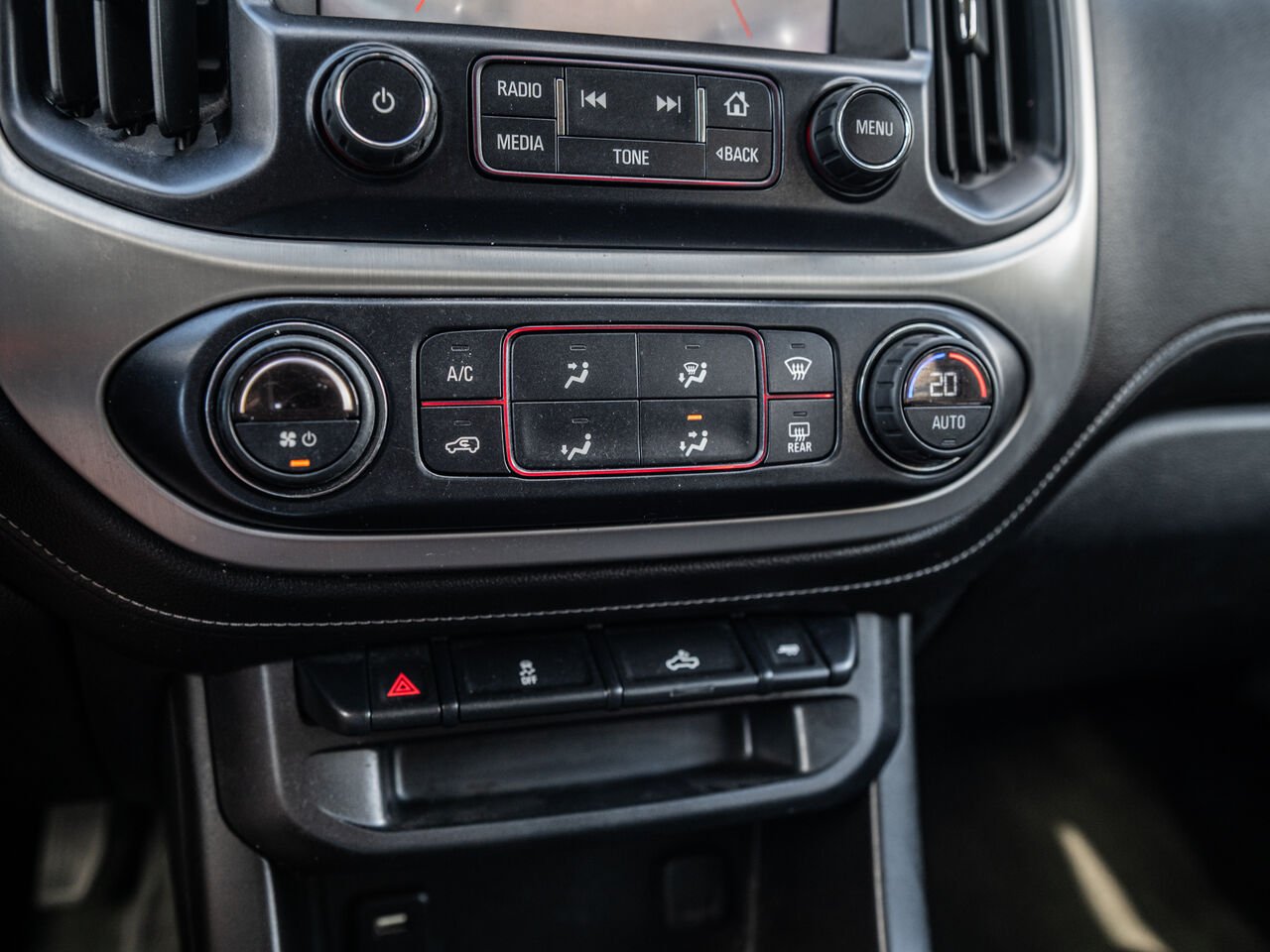 GMC Canyon 2016 Rouge Sainte-Julienne - photo #17