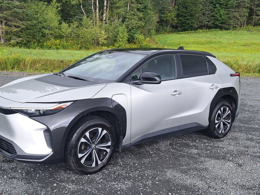 Toyota bZ4X 2023 2023 Argent élémentaire avec toit noir