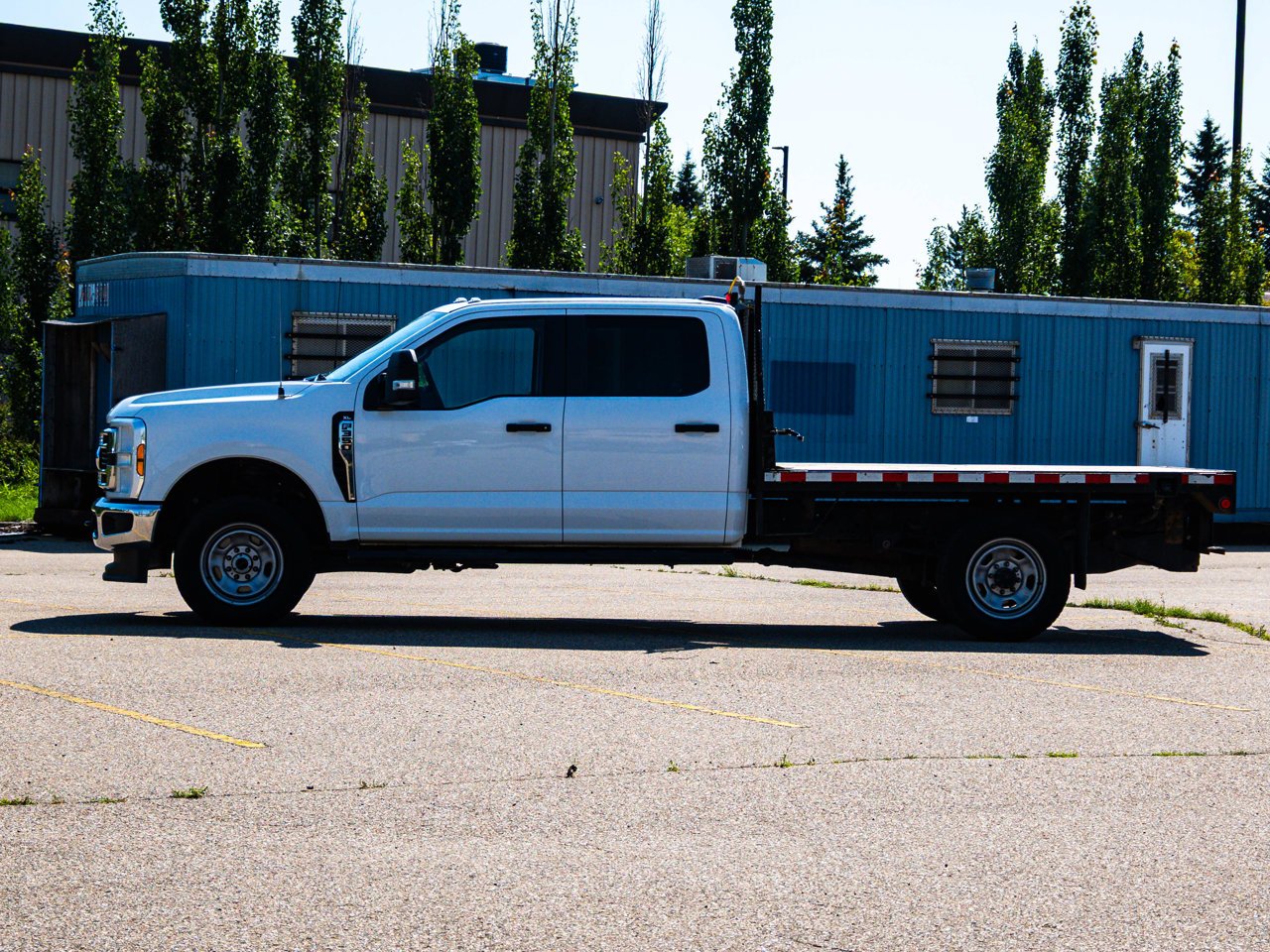 2024 Ford Super Duty F-350 SRW XL 4WD Crew Cab 179 WB 60 CA White Sherwood Park - photo #9