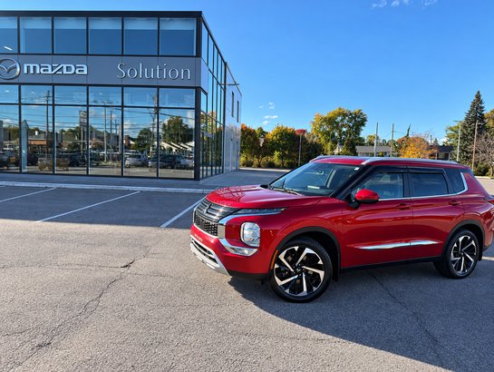 2023 Mitsubishi Outlander SE S-AWC Red