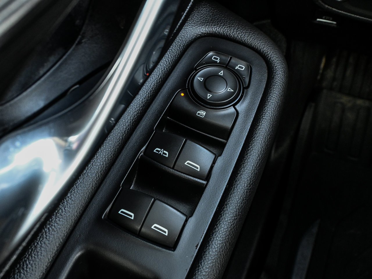 2024 GMC Terrain AWD 4dr SLE White Sherwood Park - photo #17