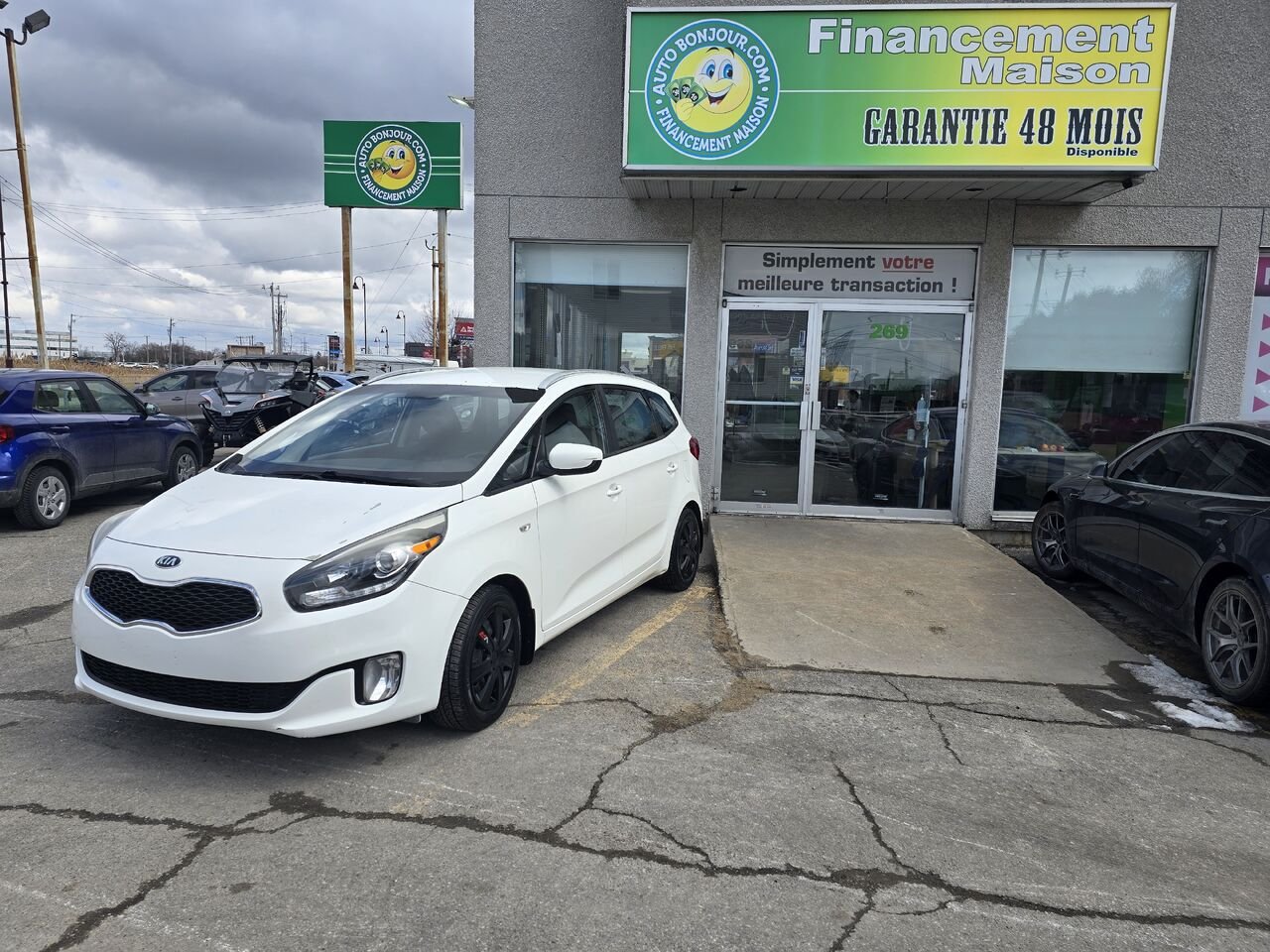 2016 Kia Rondo White  - photo #0
