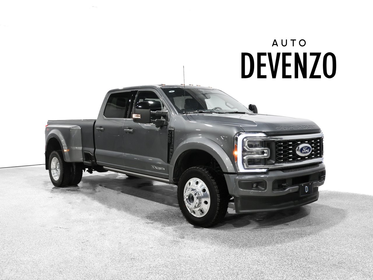 2026 Ford Super Duty F-450 DRW Grey Saint-Eustache - photo #1