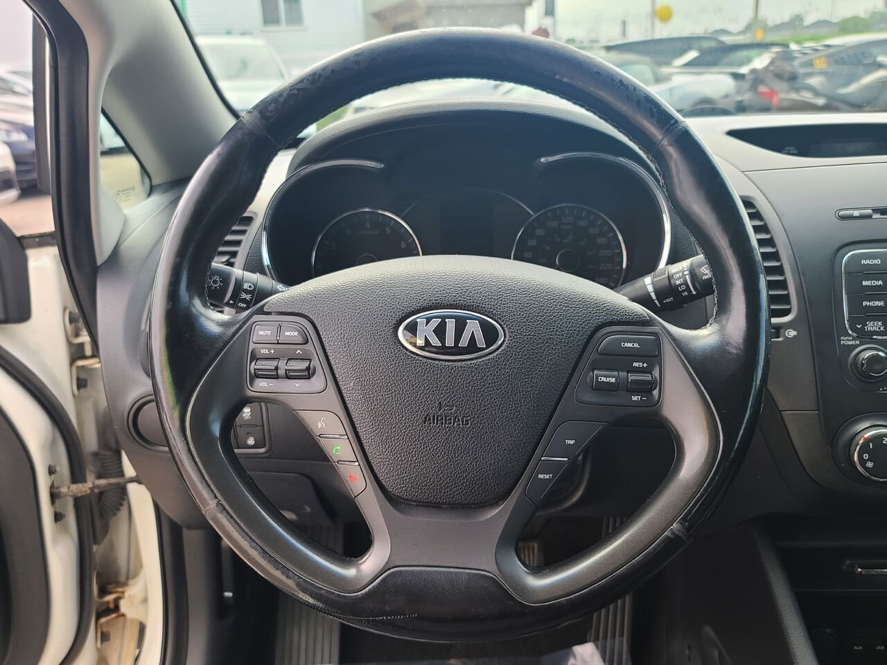 2015 Kia Forte White  - photo #11