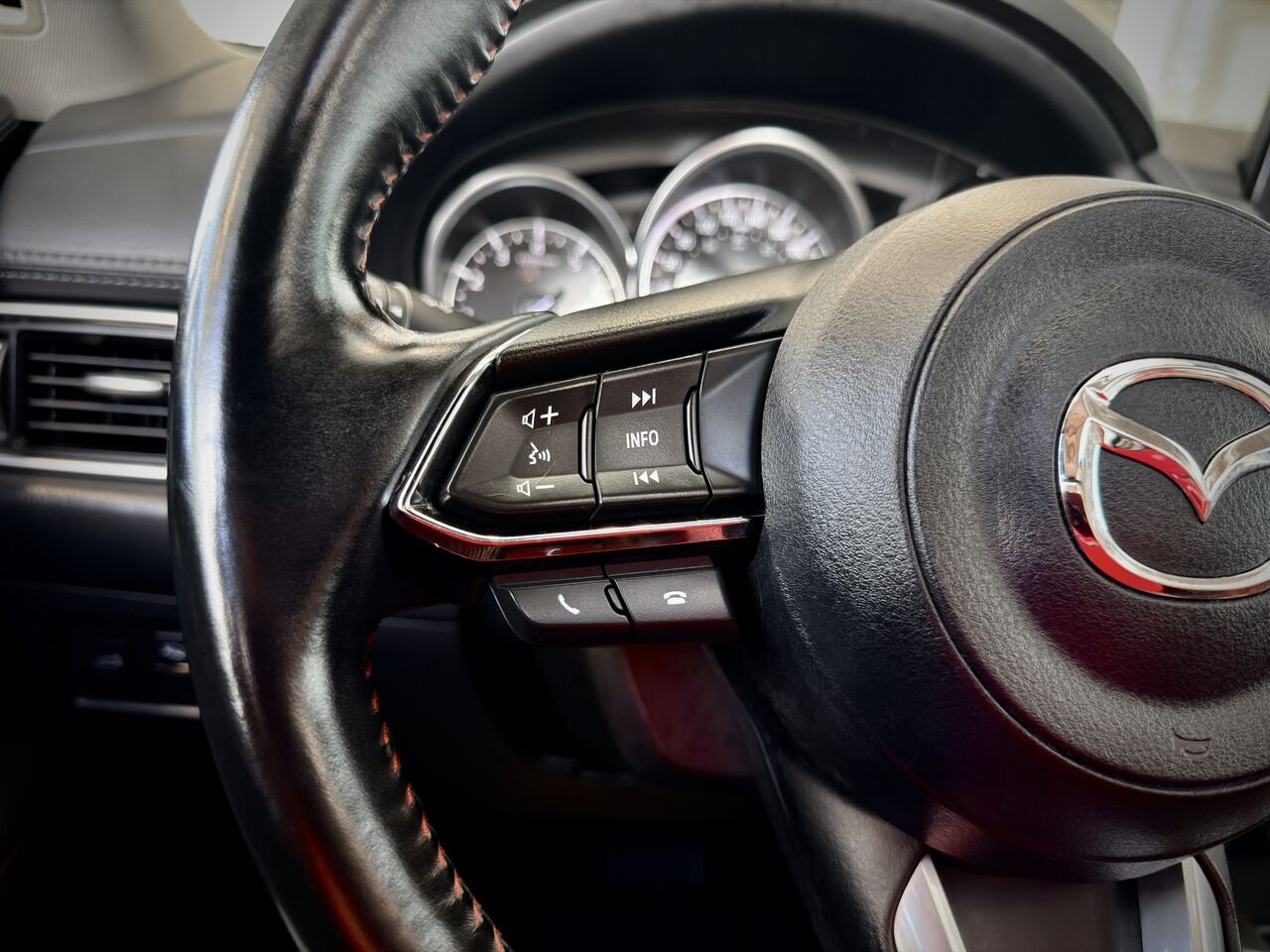 2021 Mazda CX-5 Black Notre-Dame-des-Prairies - photo #21