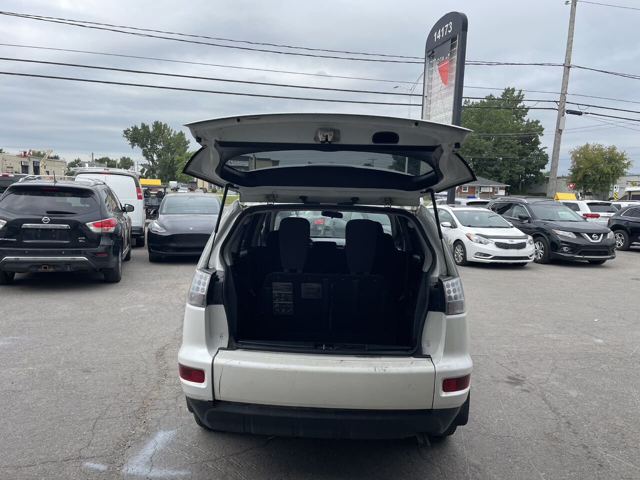 2010 Mitsubishi Outlander White  - photo #5