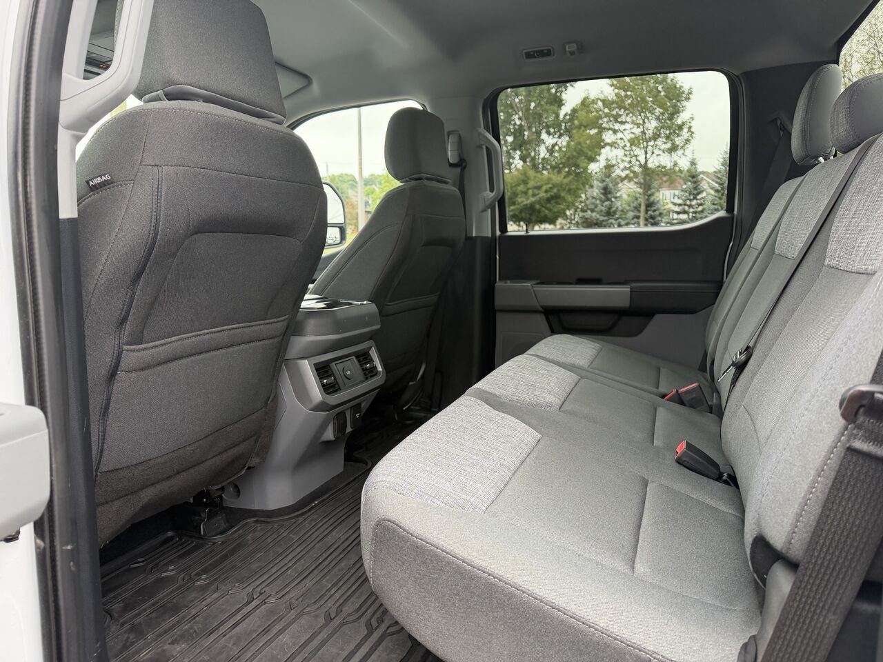 Ford F350 SUPER DUTY 2023 Blanc Montmagny - photo #6