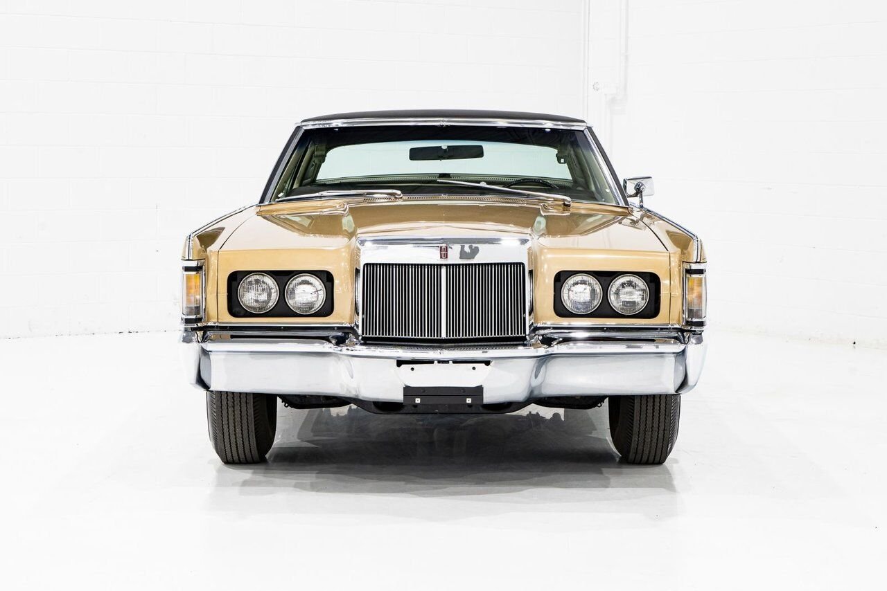 Lincoln Continental Only 687 miles from new. Unrestored example **PRICE IN USD** 1969 Or Montréal - photo #3