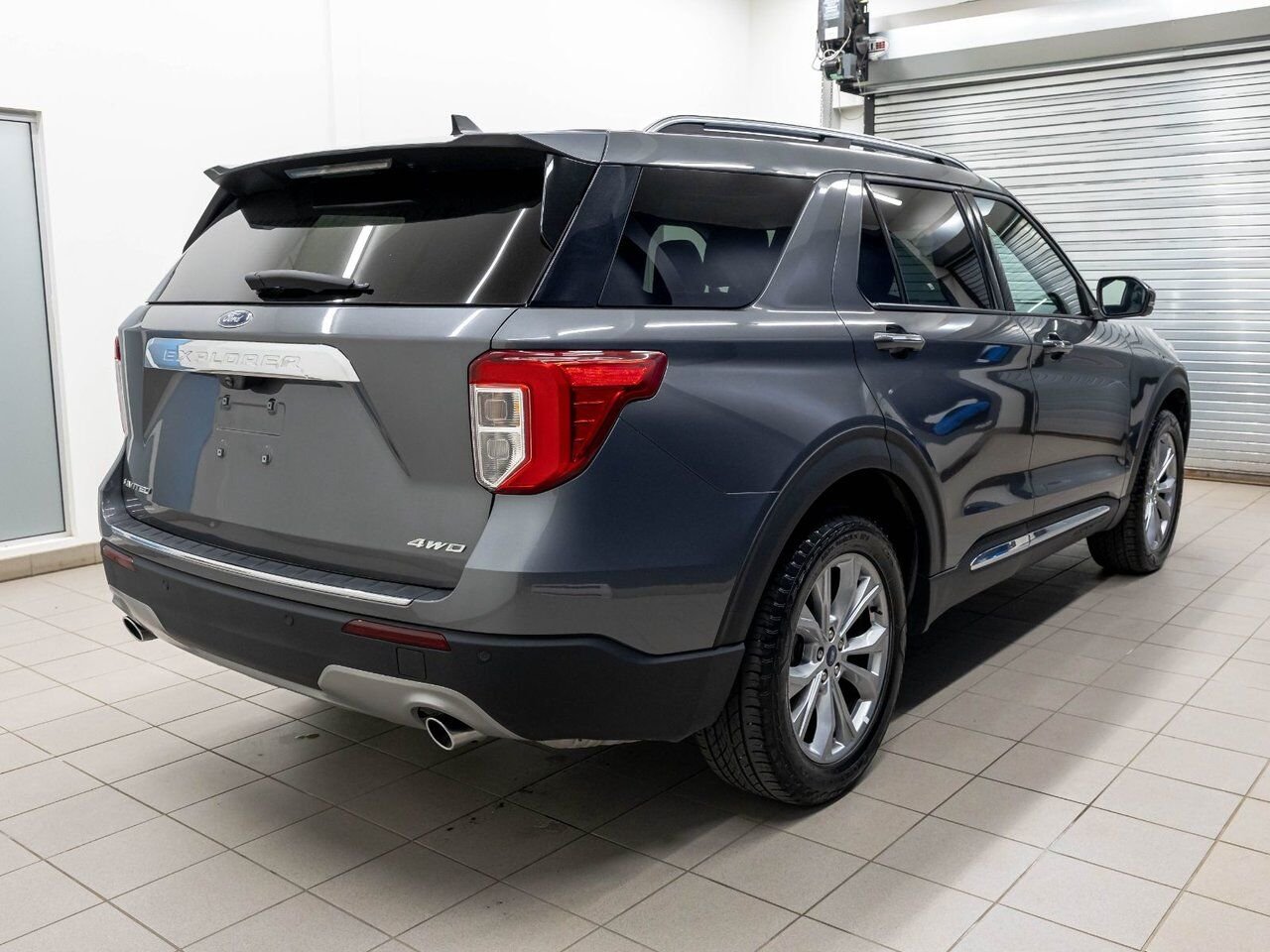 Ford Explorer LIMITED 4WD *TOIT* CUIR *CAM 360* B&O *SIEGES VENT 2023 Gris Saint-Jérôme - photo #9