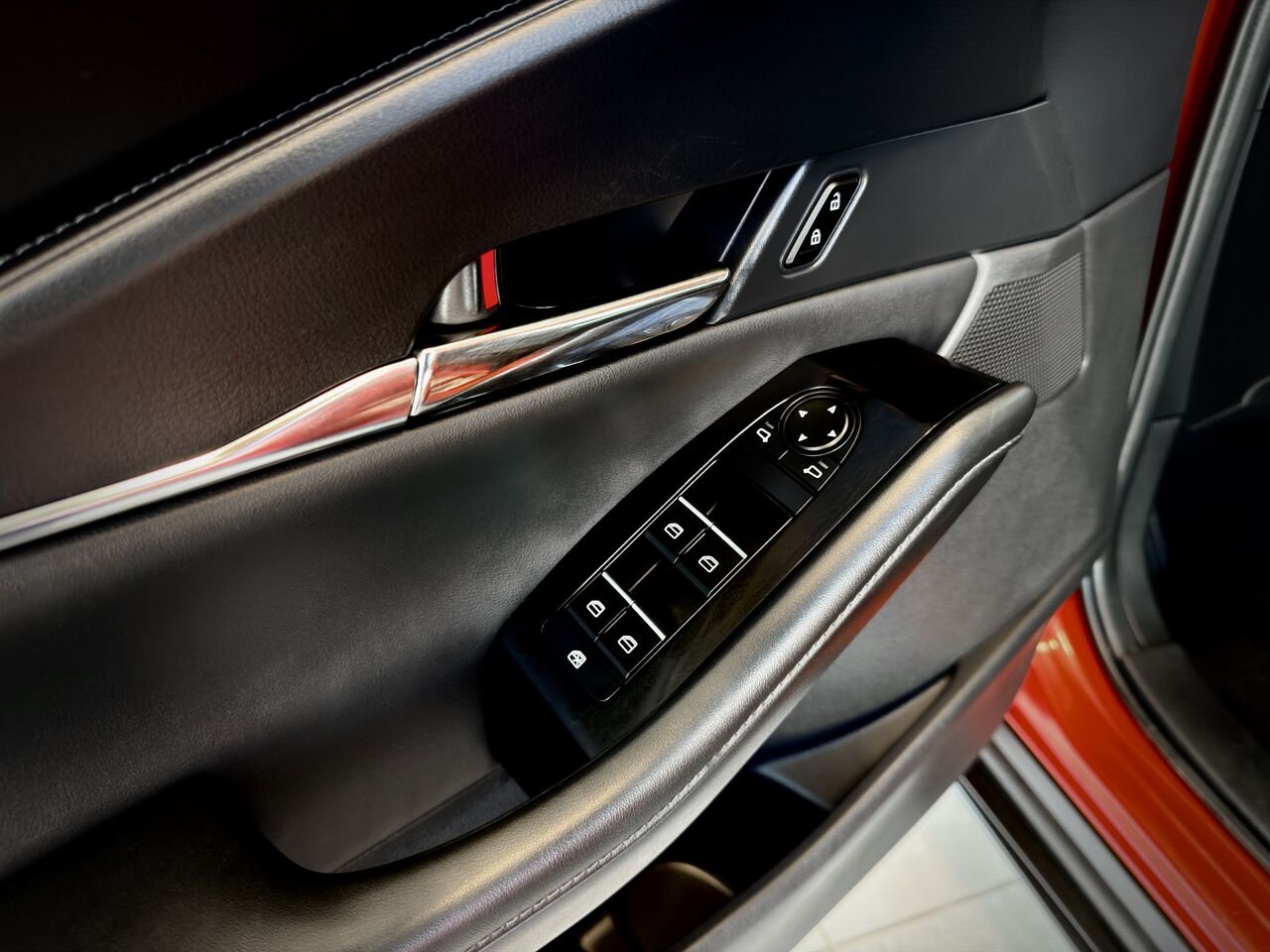 2022 Mazda CX-30 Red Notre-Dame-des-Prairies - photo #30