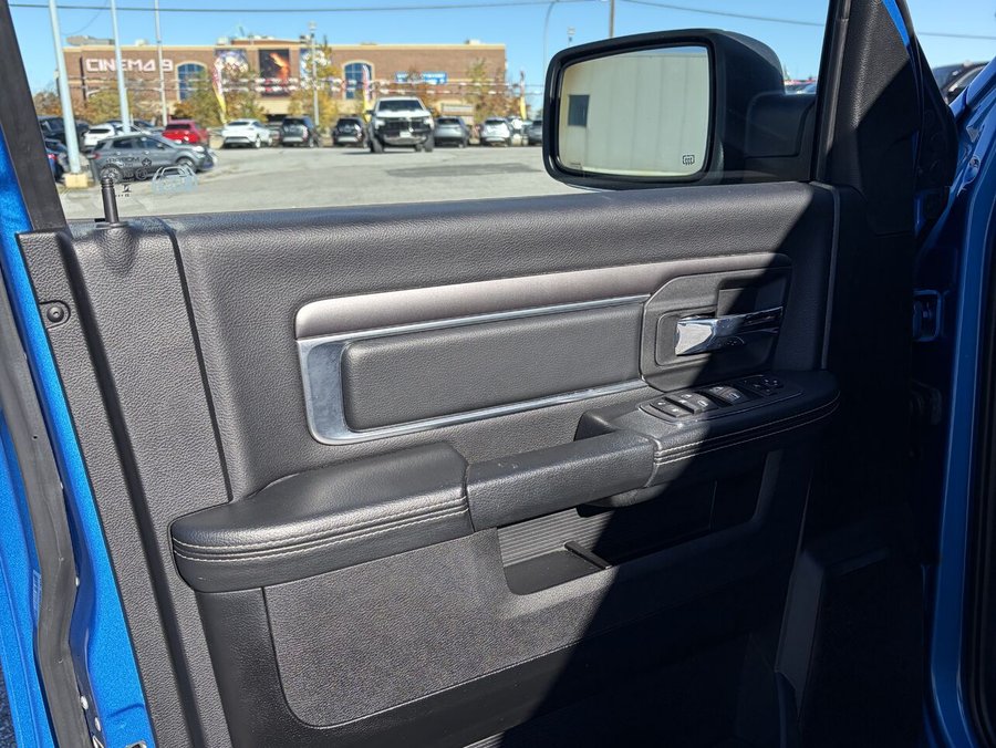 DODGE RAM 1500 SLT Warlock cabine d'équipe 4x4 caisse de 5 pi 7 po 2023 Bleu