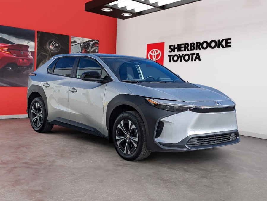 Toyota bZ4X XLE/SIÈGES CHAUFFANTS/TOIT PANORAMIQUE FIXE/BLUETOOTH/AC BIZONE 2023 Argent