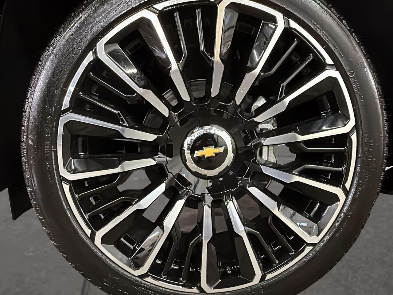 CHEVROLET Suburban HIGH COUNTRY 2027 NOIR Saint-Hyacinthe - photo #6