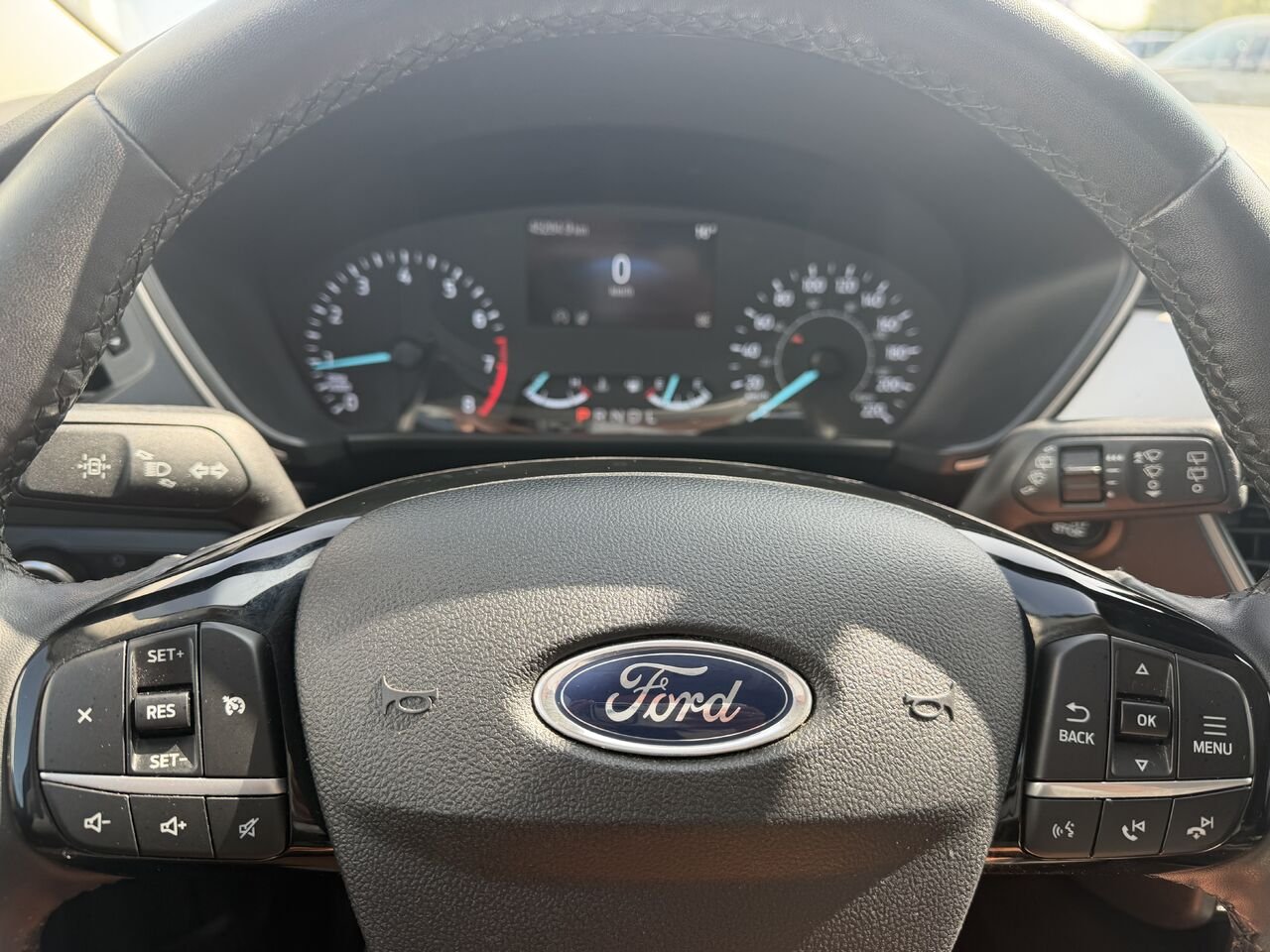 Ford ESCAPE 2022 Gris Montmagny - photo #8