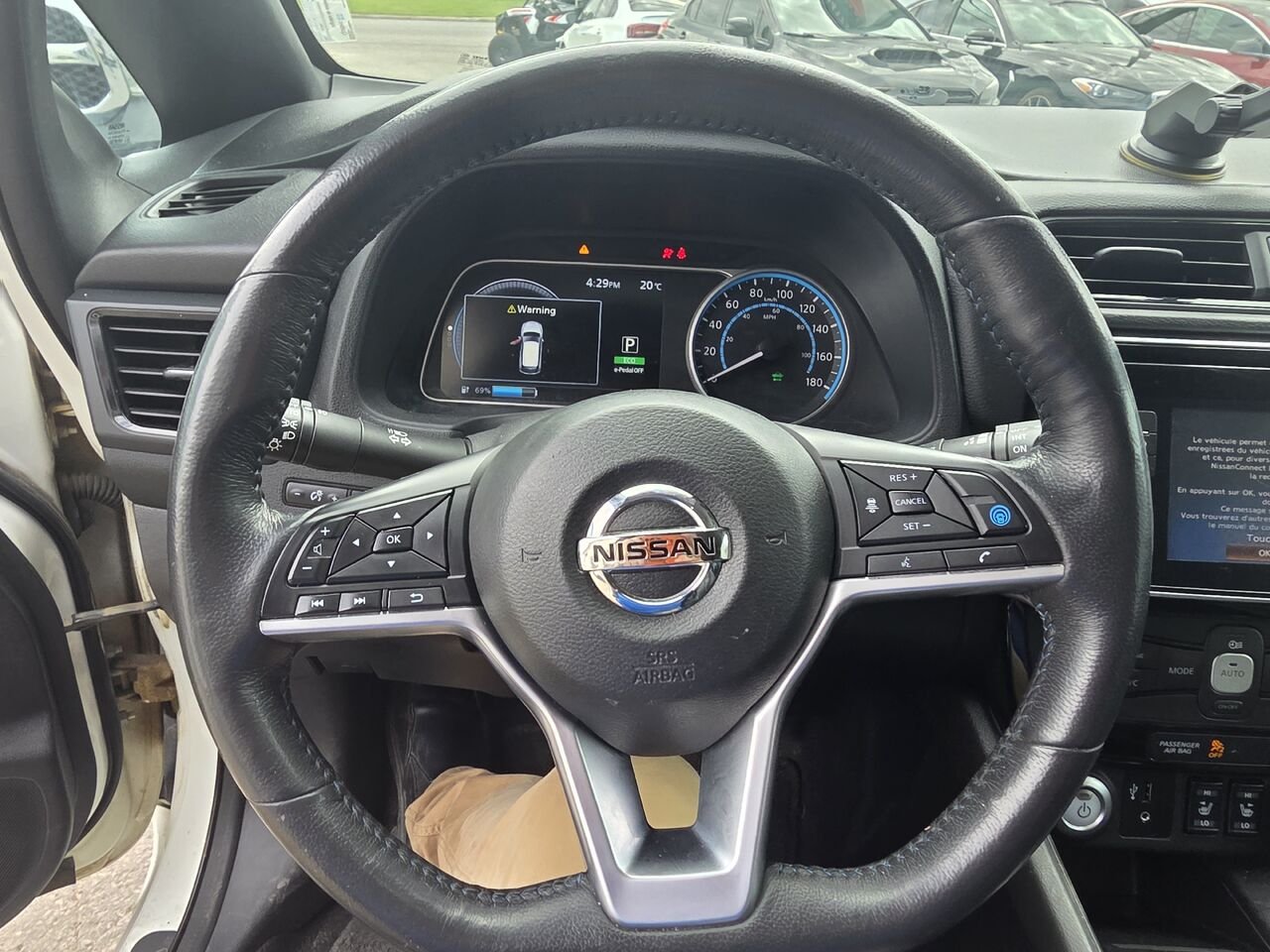 2018 Nissan LEAF White  - photo #13