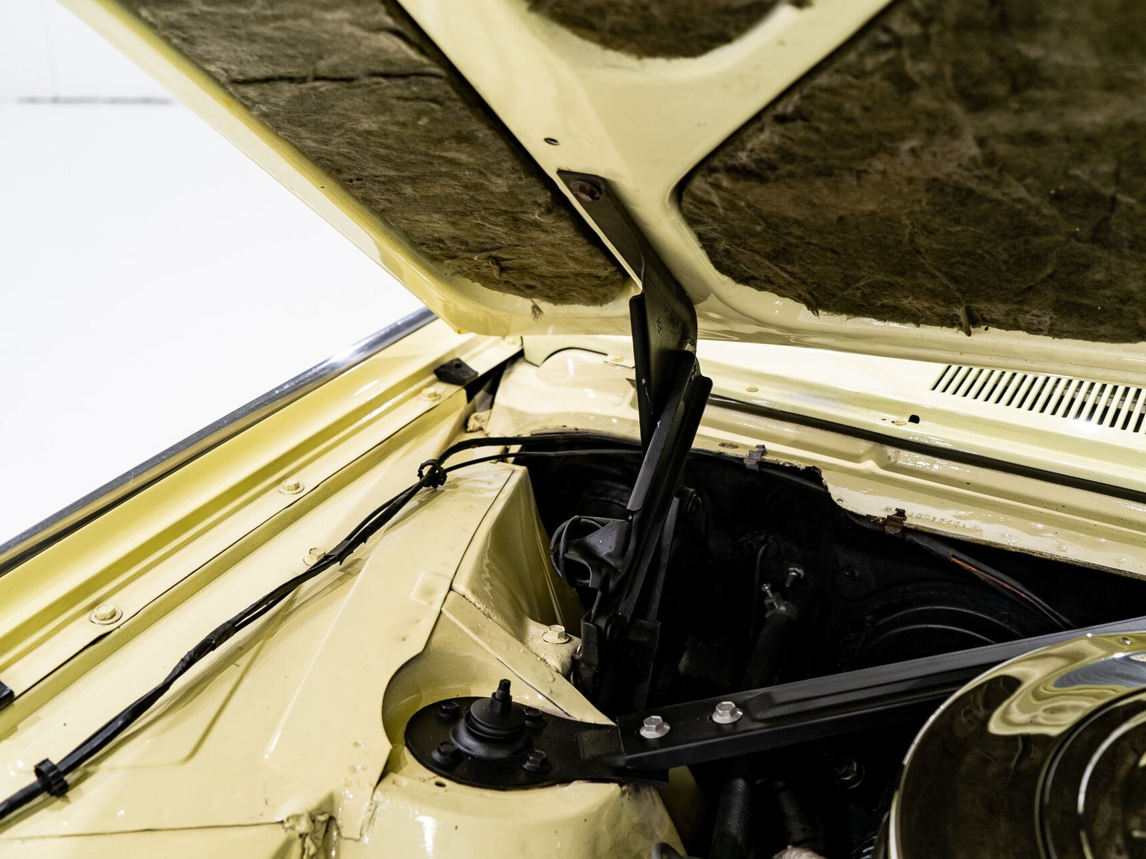 Ford Thunderbird Beautifully Presented From Older Restoration with original bill of sale 1962 Jaune Montréal - photo #54