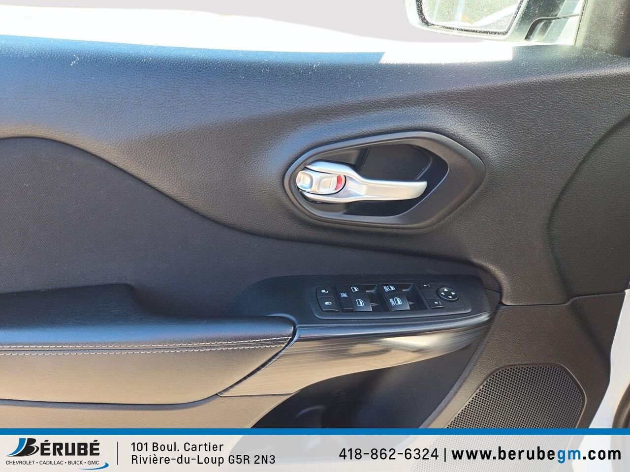 2015 Jeep CHEROKEE 4x4 North White Rivière-du-Loup - photo #7