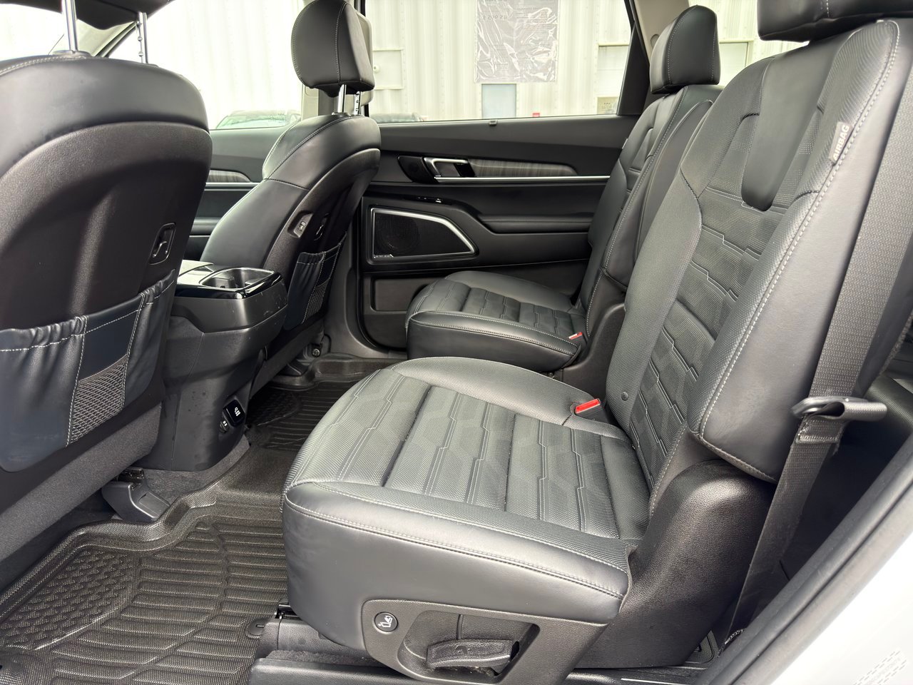 2023 Kia Telluride White Thetford Mines - photo #13