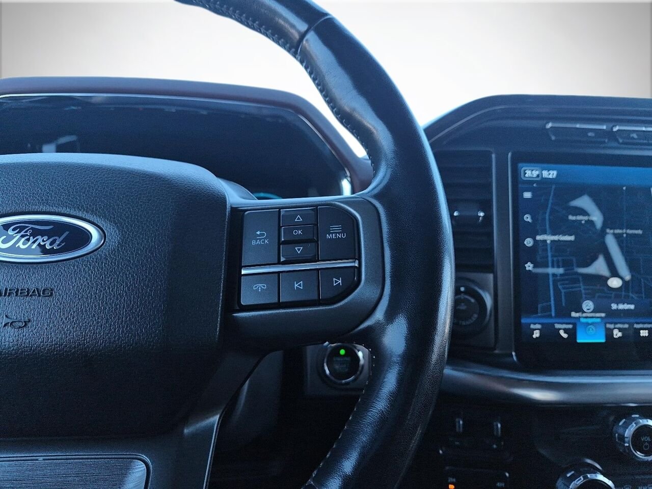 Ford F-150 W5561 | LARIAT 5.0L ** 502A ** SPORT ** TOIT PANO ** FX4 20P ** PRO POWER 2KW ** B&O ** 6,5 pi 6,5 pi 2022 Blanc Saint-Jérôme - photo #12