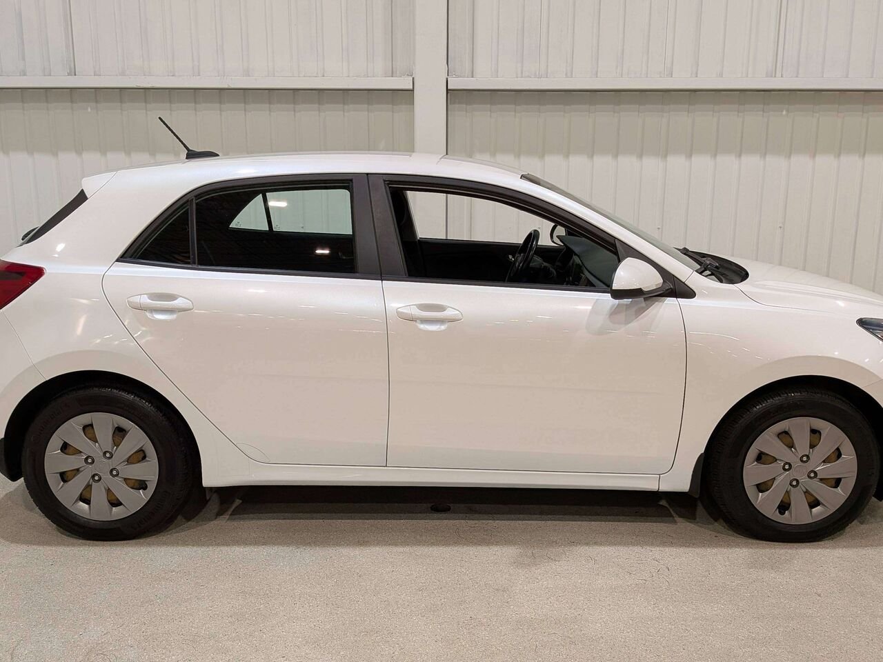 2018 Kia Rio 5-door LX Manual White Val-David - photo #7