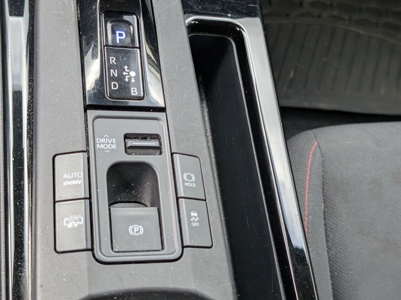 2026 Toyota Prius hybride branchable JTDACACU0T3059777 Red Sherbrooke - photo #11