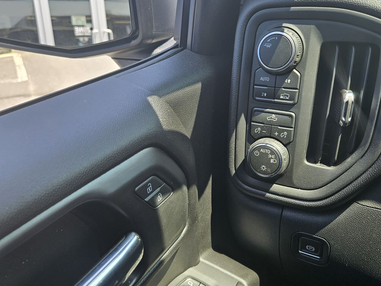 Chevrolet Silverado 1500 Custom cabine multiplace 4RM 157 po 2026 Noir Thetford Mines - photo #10