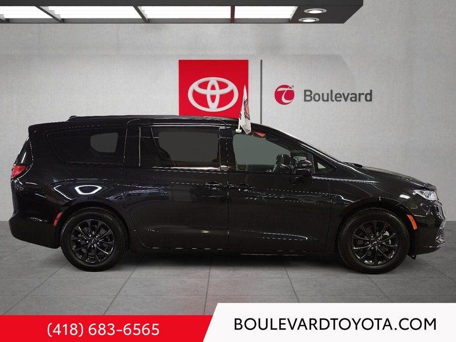 2022 Chrysler Pacifica TOURING L Black