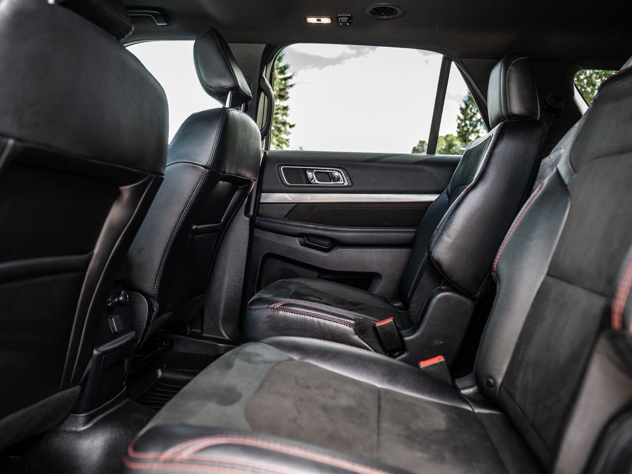 2019 Ford Explorer White Sainte-Julienne - photo #22