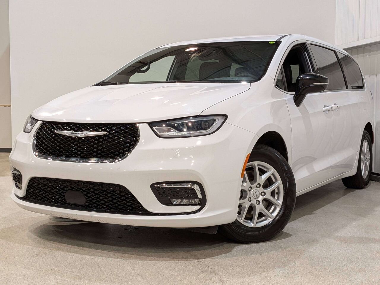 2025 Chrysler Pacifica Select FWD White Val-David - photo #0
