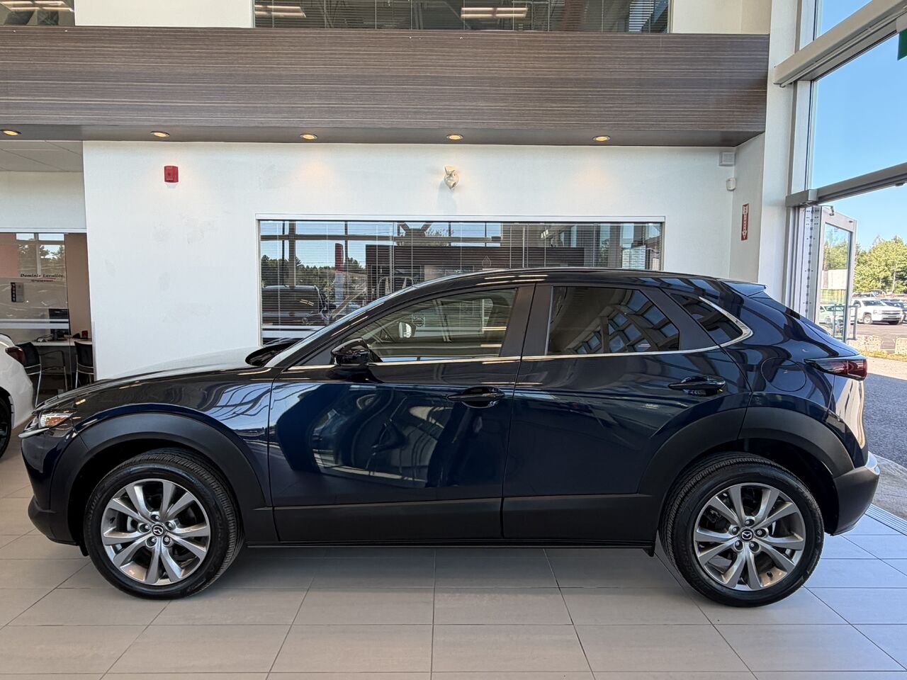 Mazda CX-30 GS-LUXE 2024 Bleu Notre-Dame-des-Prairies - photo #2