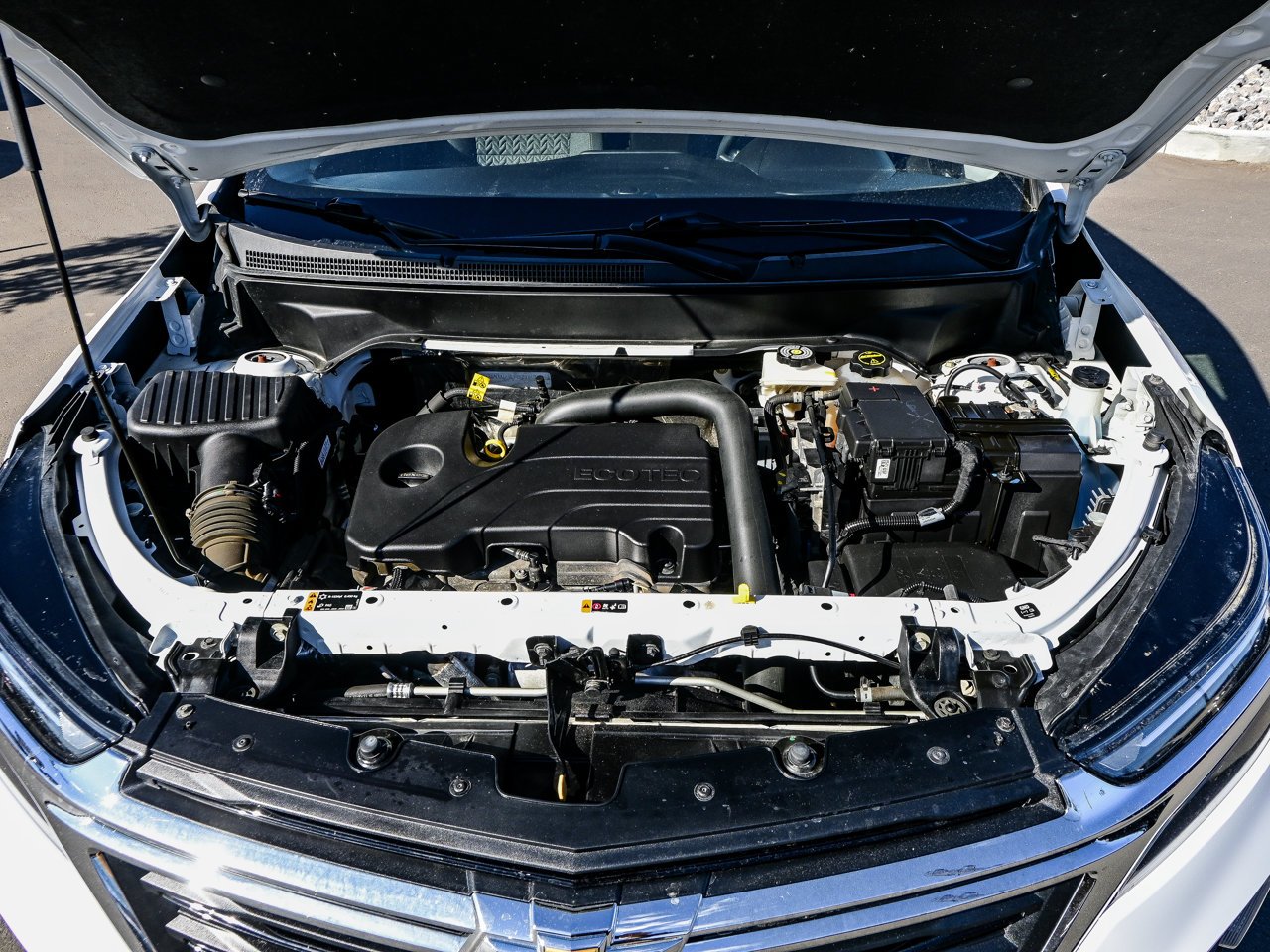 2024 Chevrolet Equinox AWD 4dr LT White Sherwood Park - photo #8