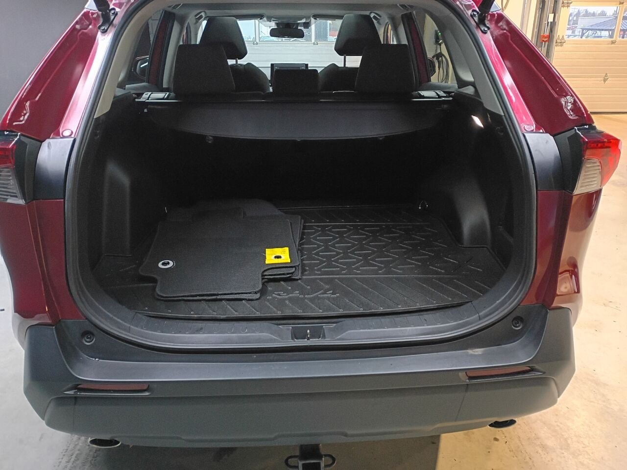 2022 Toyota RAV4 Red Blainville - photo #12