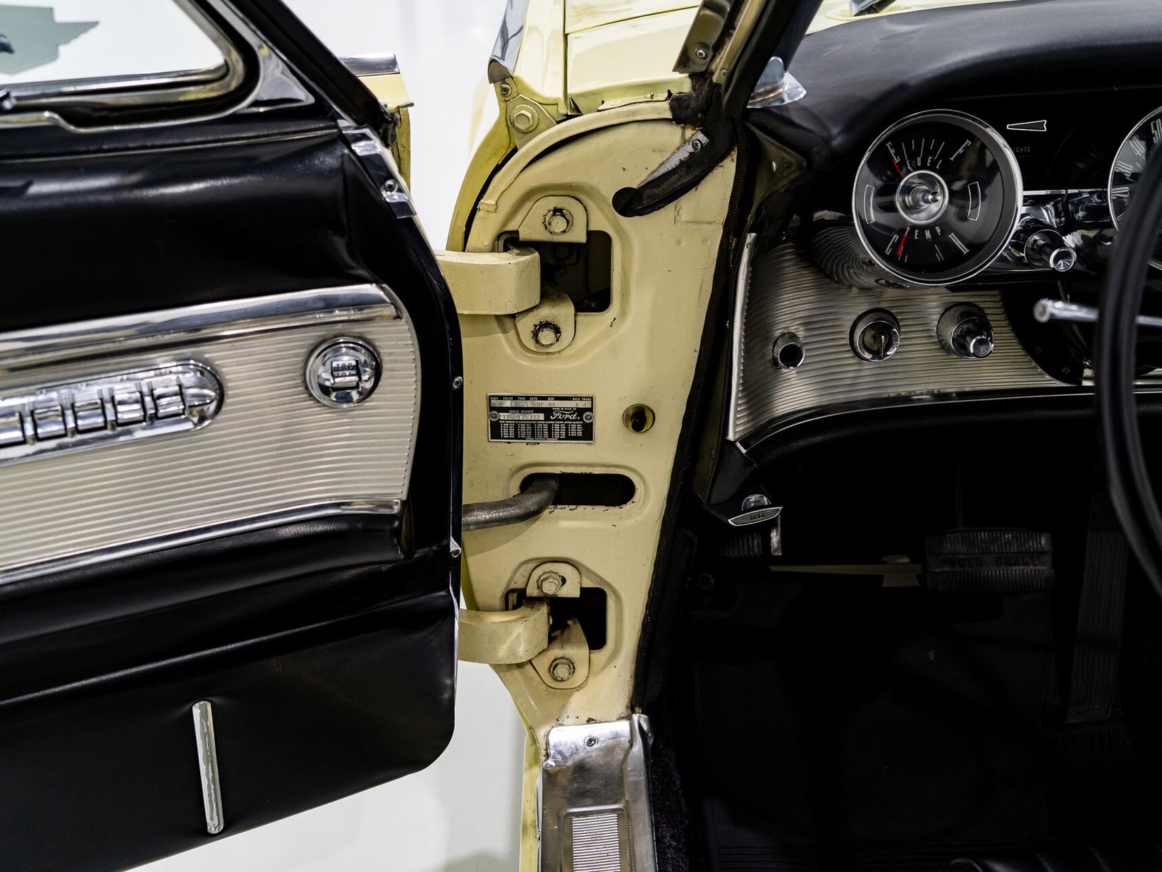 Ford Thunderbird Beautifully Presented From Older Restoration with original bill of sale 1962 Jaune Montréal - photo #73