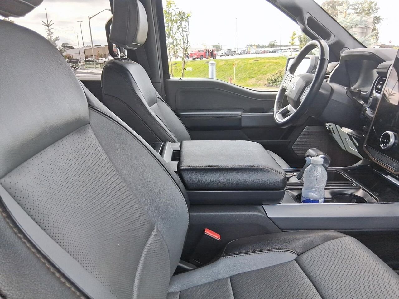 2023 Ford F-150 Lightning LARIAT STANDARD RANGE Black Québec - photo #2
