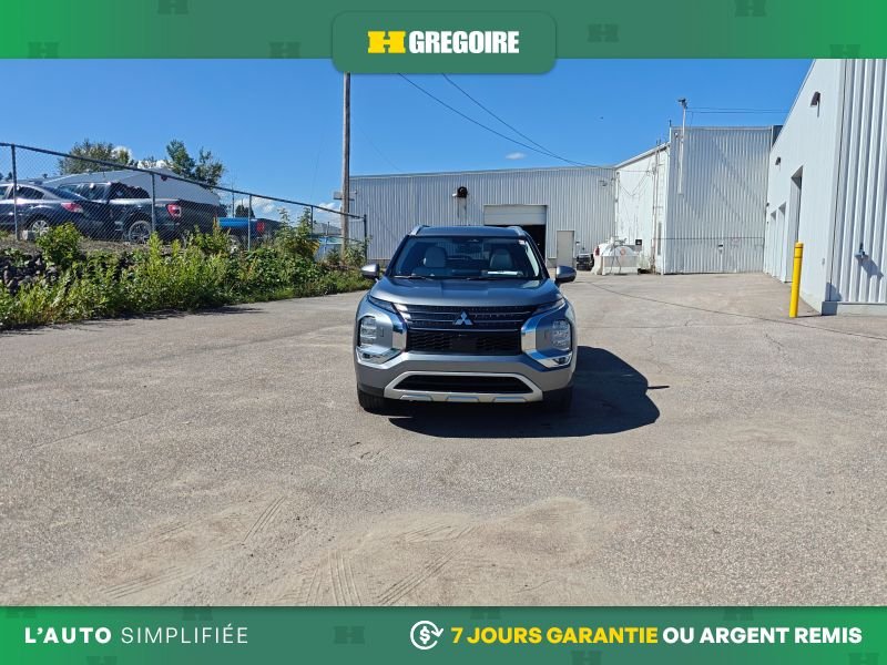 2024 Mitsubishi Outlander Silver Laval - photo #1