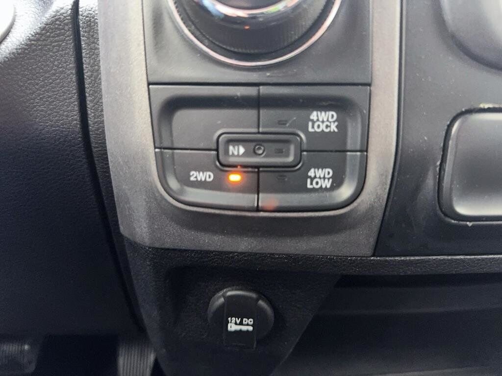 2020 Ram 1500 Classic Express Black Baie-Comeau - photo #16