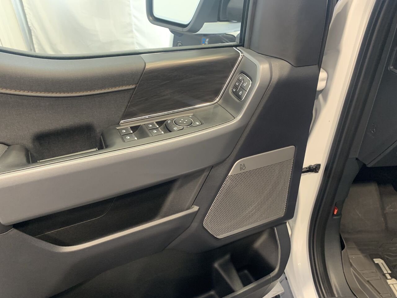 2025 Ford F-150 Lightning LIGHTNING LARIAT CREW CAB White Châteauguay - photo #21