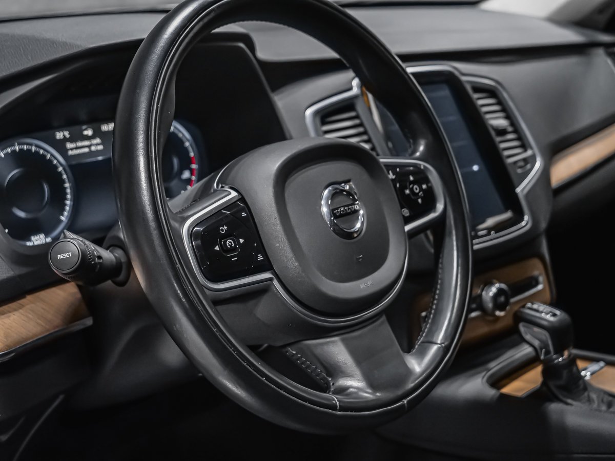 2022 Volvo XC90 T6 MOMENTUM CLIMAT Grey Montreal - photo #7