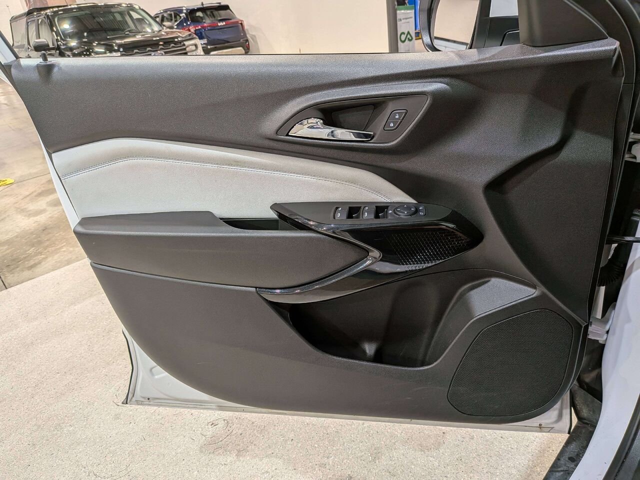 2025 Chevrolet Trax FWD 4dr LT White Val-David - photo #32