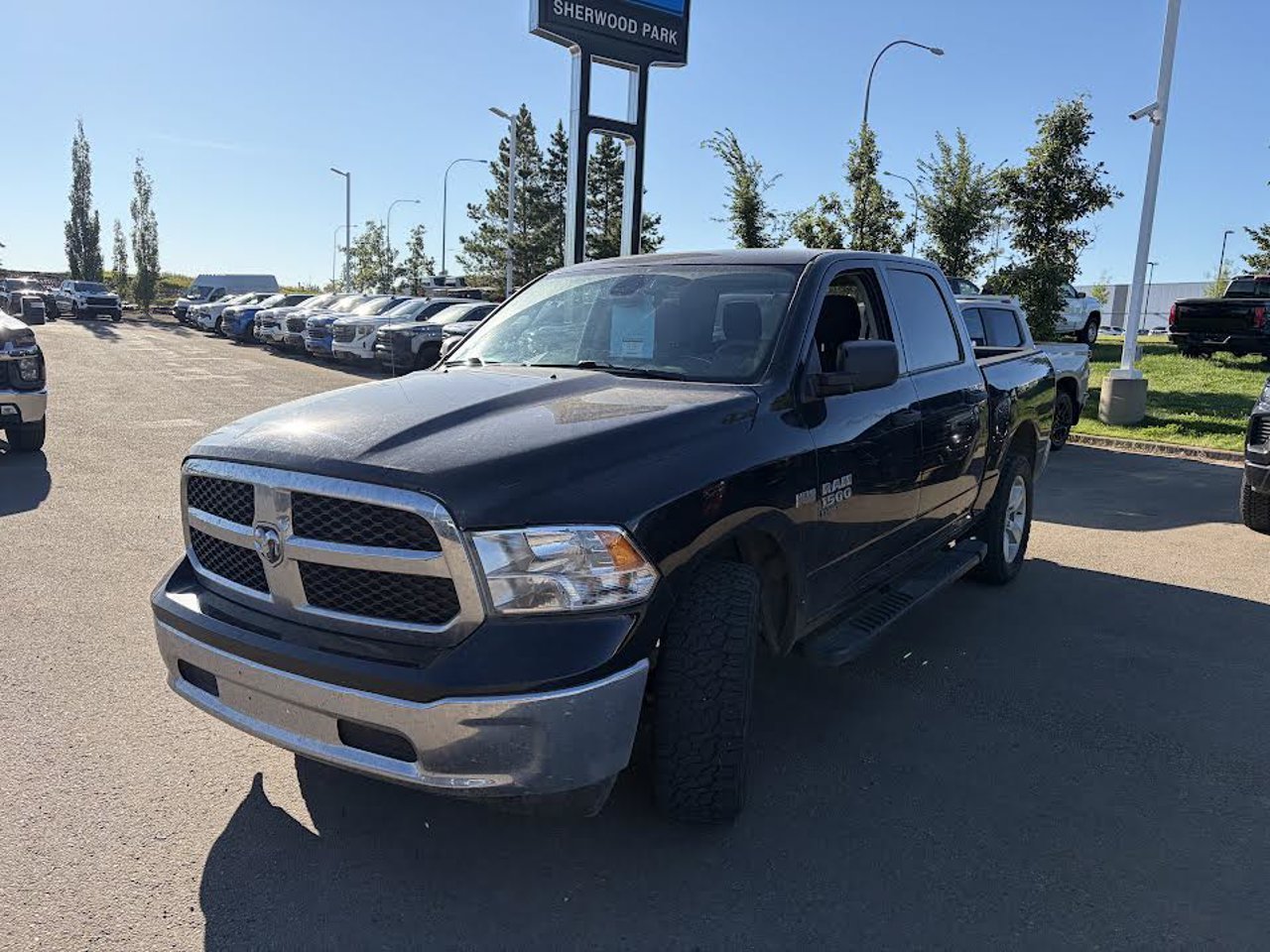2022 Ram 1500 Classic SLT 4x4 Crew Cab 5'7 Box Black Sherwood Park - photo #2