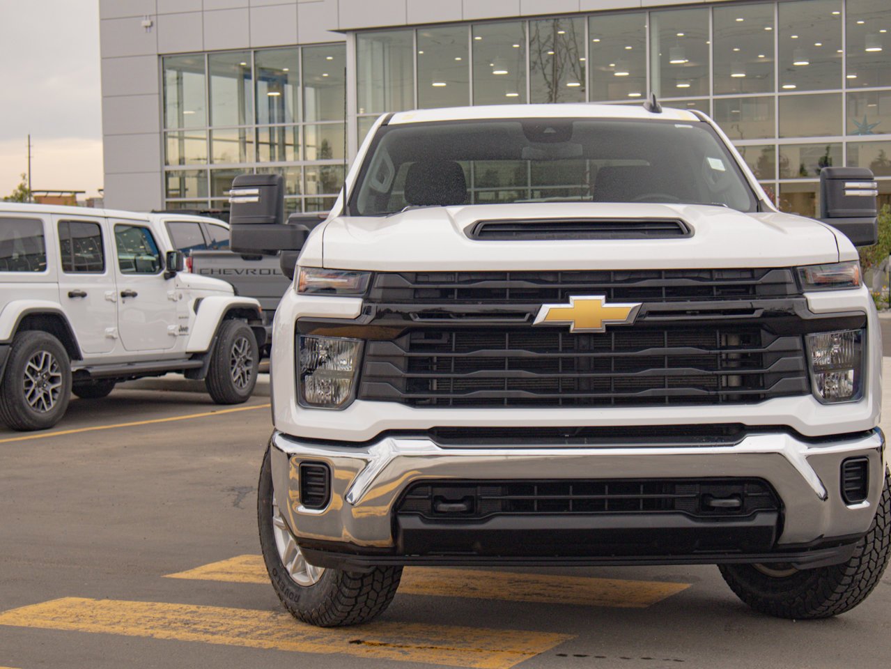 2025 Chevrolet Silverado 2500HD 4WD Crew Cab 159 Work Truck White Sherwood Park - photo #4