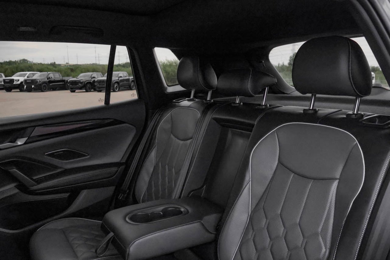 2026 Volkswagen Tiguan Highline Turbo R-Line 4MOTION Grey Sherwood Park - photo #34