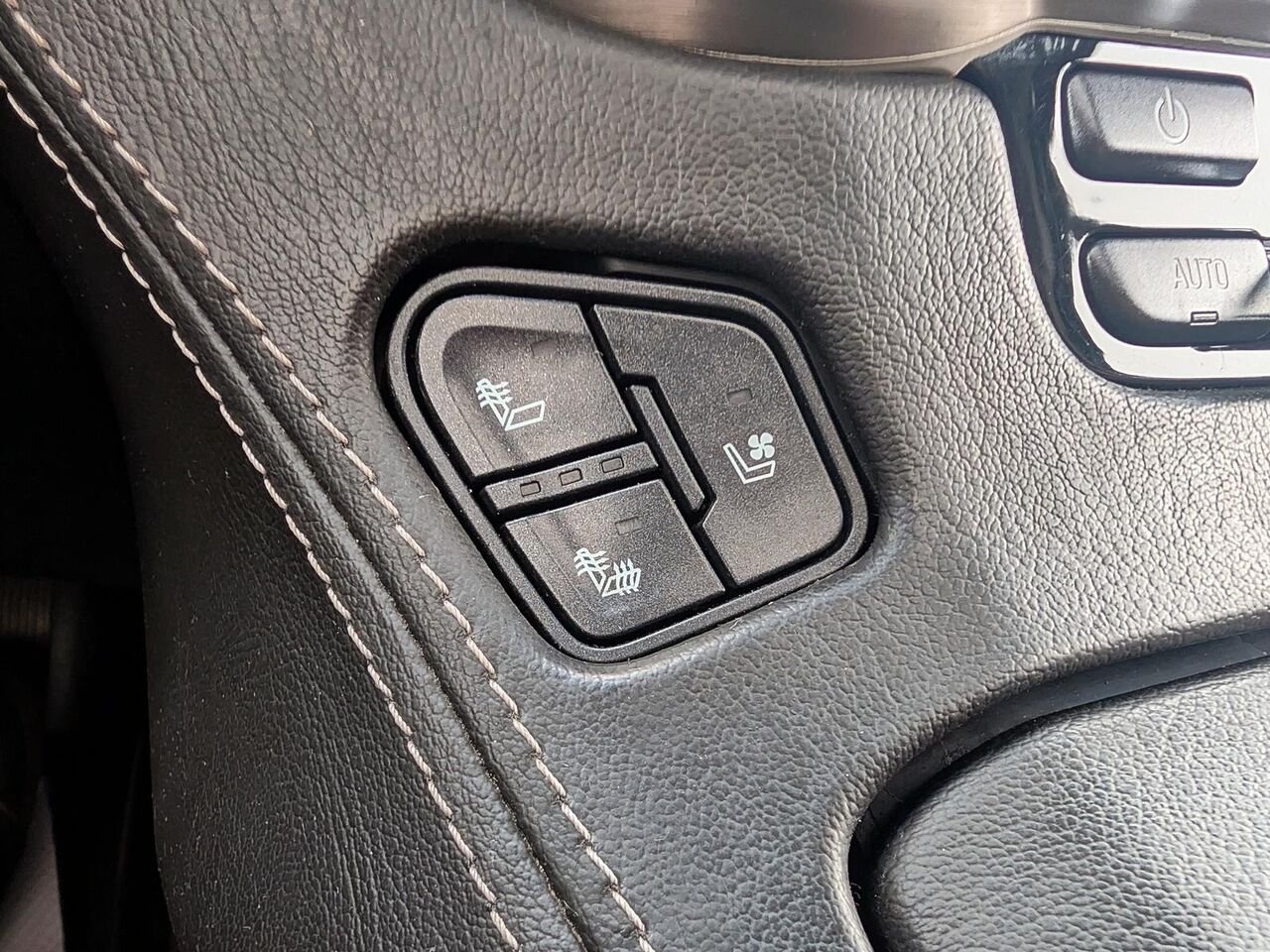 GMC YUKON DENALI 2019 Noir Saint-Hyacinthe - photo #15