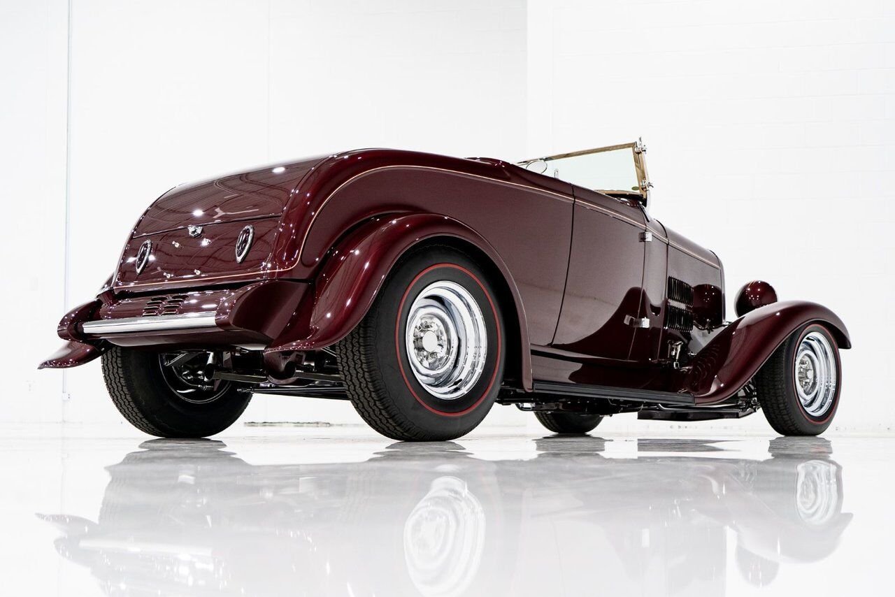 Ford Highboy Lobeck creation spectacular presentation **PRICE IN USD** 1932 Rouge Montréal - photo #21