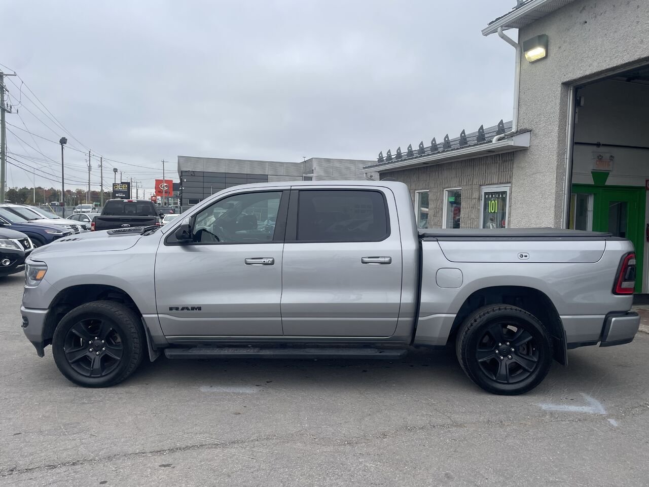 2022 Ram 1500 Grey  - photo #15