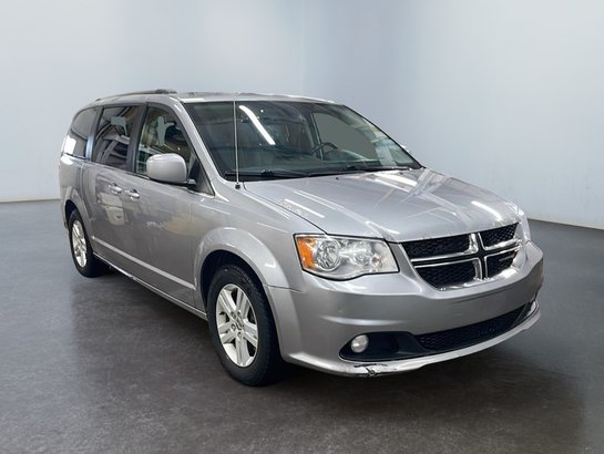 2018 Dodge GRAND CARAVAN Crew Grey