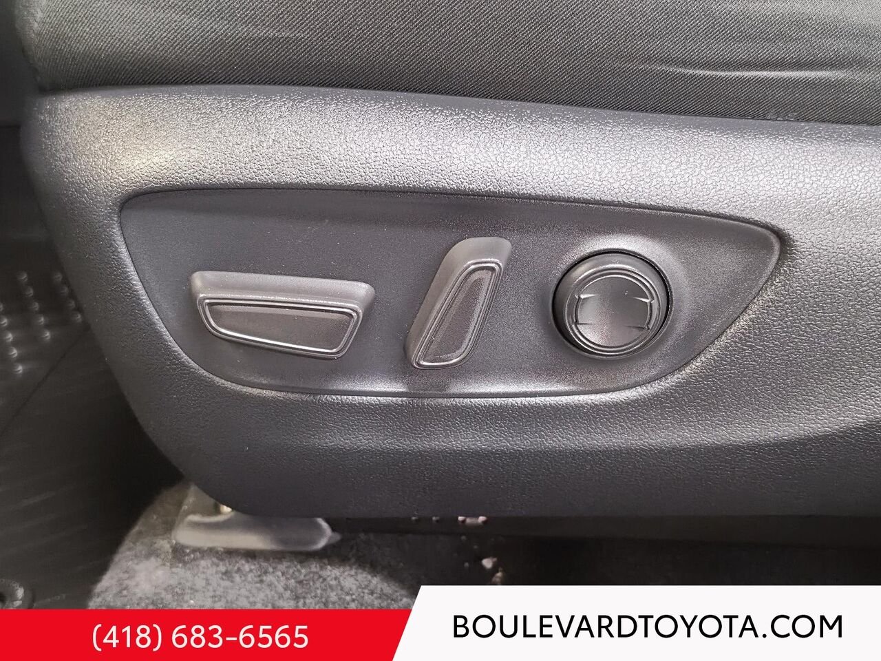 Toyota RAV4 Hybride 100281A-85 | XLE, AWD 2024 Blanc Québec - photo #9